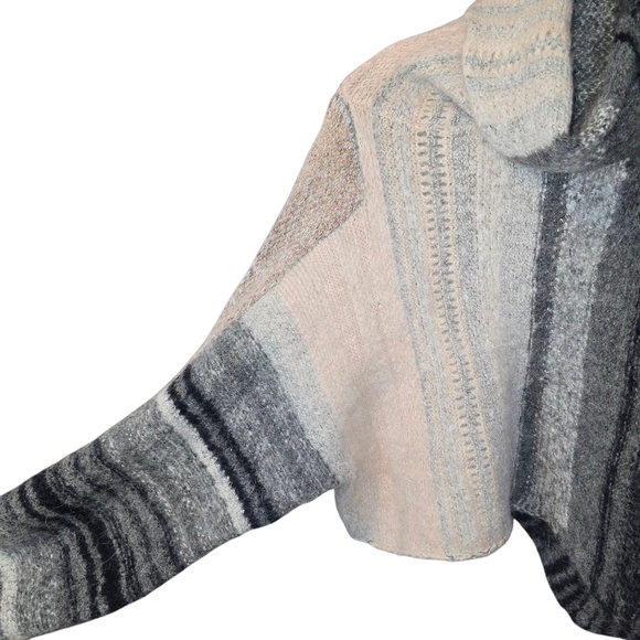 Free People Alpaca Blend Cloud Kicker Cropped Cowl Neck Sweater Size M/L - Picture 8 of 15